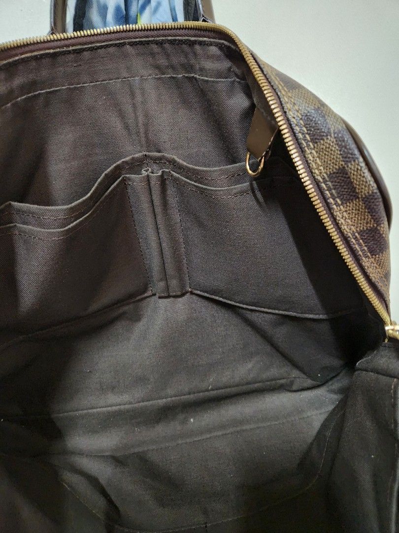 LV DAMIER BRIEFCASE LAPTOP BAG (Category: Luxury Bags & Wallets) located in Taguig. Submitted by starbucksph (Listing ID 1342329056, Image 2). Description: .