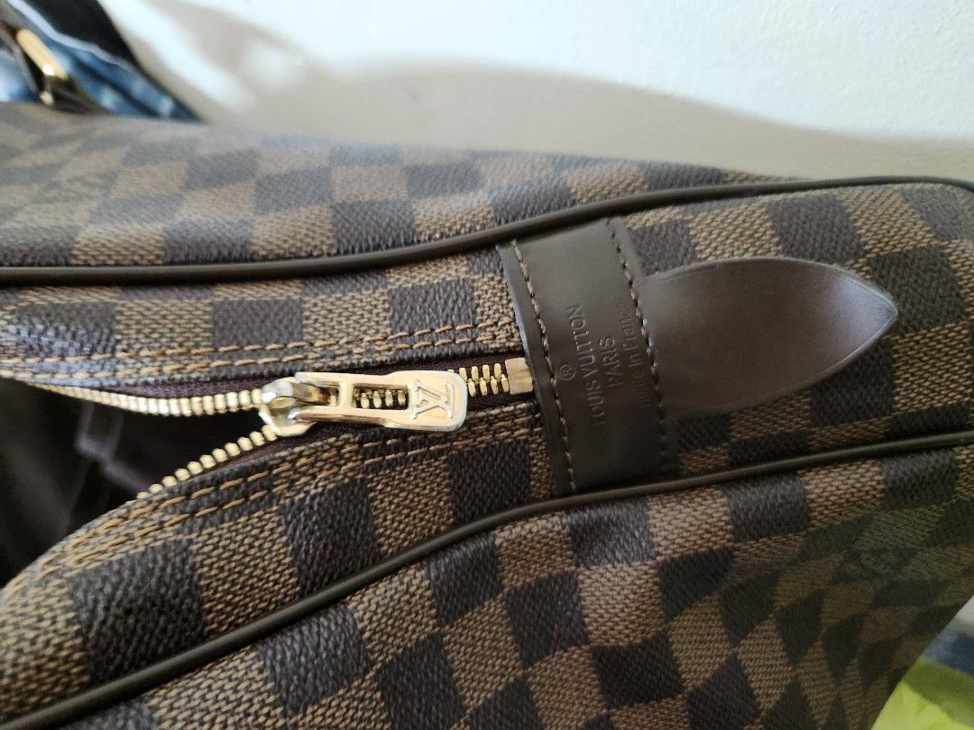 LV DAMIER BRIEFCASE LAPTOP BAG (Category: Luxury Bags & Wallets) located in Taguig. Submitted by starbucksph (Listing ID 1342329056, Image 3). Description: .