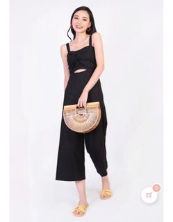 (Category: ) located in . Submitted by clothingshehehe (Listing ID 1342254885, Image 1). Description: .