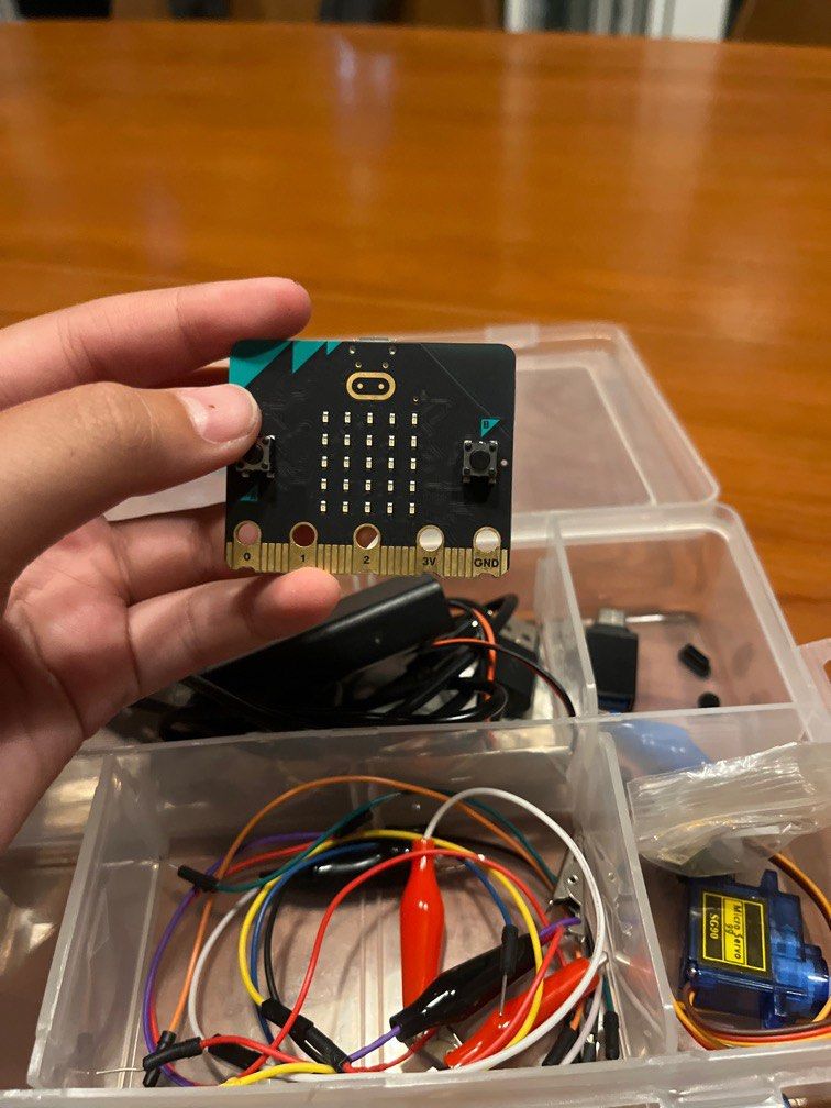 microbit (Category: Other Accessories) located in Singapore. Submitted by chocoball (Listing ID 1342287185, Image 3). Description: used at a camp and never used it again .