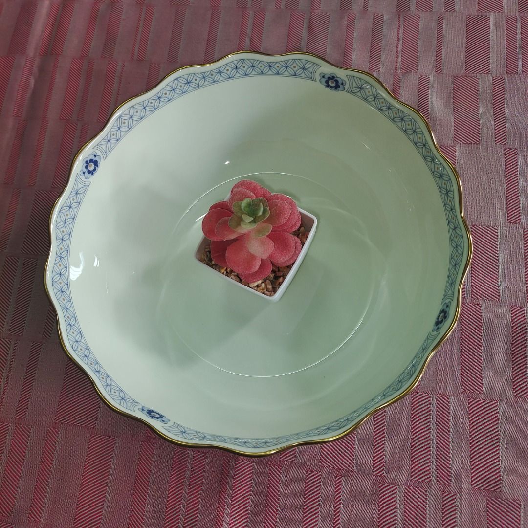 Milano Narumi Big Bowl (Category: Other Kitchenware & Tableware) located in Pasig City. Submitted by novashelf (Listing ID 1342230283, Image 3). Description: > From Japan with the original box > New or unused > Diameter: 23 cm/ 9" > Height: 8 cm/3" > Non-microwavable > Dishwasher unsafe NOTE: BEFORE ORDERING 1. Please carefully read the product descriptions to prevent any discomfort. Do not hesitate to contact the seller with any questions or con