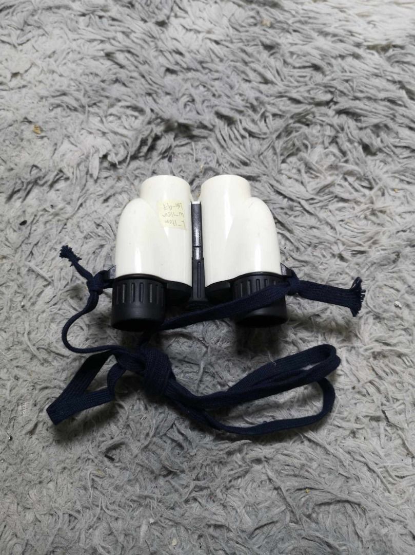 Outdoor Folding Spotting Kids Binocular (Category: Lens & Kits) located in Santa Cruz. Submitted by jmy_surplus.2 (Listing ID 1342219355, Image 1). Description: Size ; L - 11 W - 11 Color ; White Type ; Binocular Brand ; No brand Material ; Plastic Style ; White Kids Binocular LG 97 JMY 4.