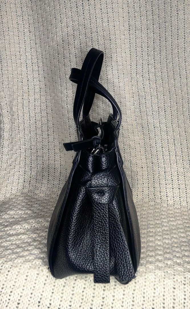 Parfois Black Bag (Category: Cross-body Bags) located in Cebu City. Submitted by lianes.boutique (Listing ID 1342167742, Image 3). Description: 🌸 Pebbled Soft Medium Sized and and Cross-body Black Bag 🌸 Color: Black 🌸 Size: 11" X 5" X 7.5" Minimal Flaws: Little cracked lining and loose thread .