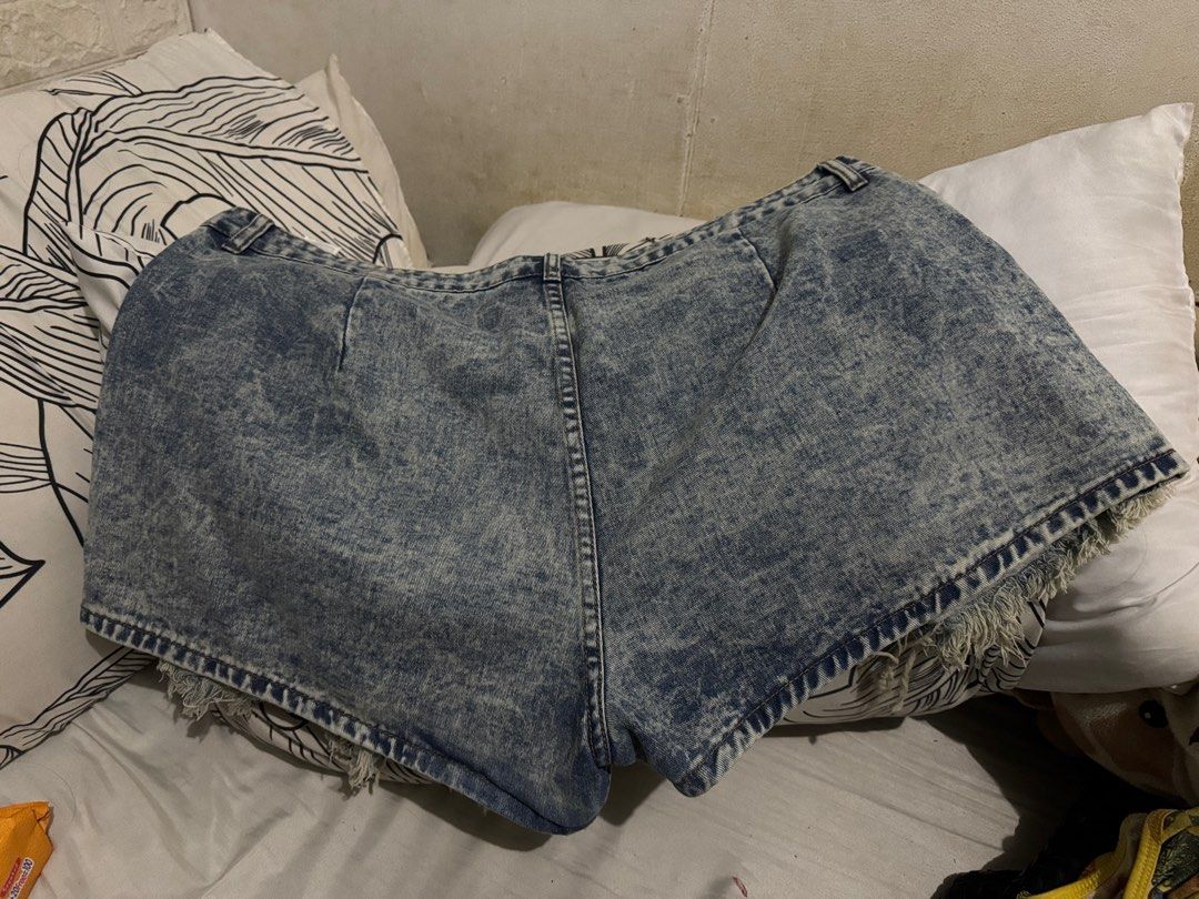 Pleated Denim Skort (Medium Wash) (Category: Skirts) located in Bacoor. Submitted by issa_cd (Listing ID 1342303526, Image 3). Description: - Bought from Shein - Size 3XL (plus size) - Waistline is 45 inches - Denim siya as in parang kasingkapal ng jeans pero hindi mabigat - Only used once for a shoot during my recent trip - Front is slightly longer than the back pero hindi naman siya off-putting kapag sinuot na - Comfy since it has shorts na ins