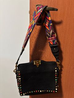 (Category: ) located in . Submitted by thrifted.love (Listing ID 1342180317, Image 1). Description: .