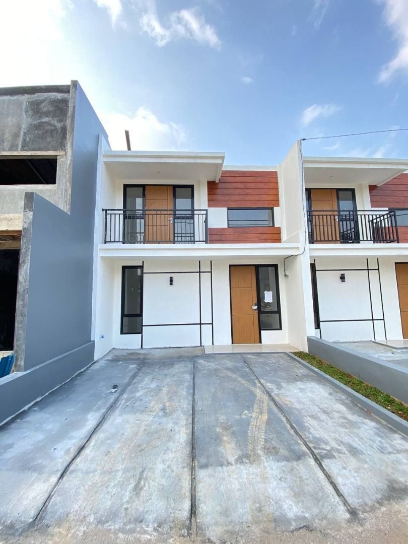 Photo inspiration: Rumah Siap Huni Desain Mezzanine Dalam Perumahan Yang Asri Dan Photo Inspiration