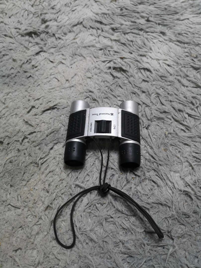 Silver Black Compact Folding Binocular (Category: Lens & Kits) located in Santa Cruz. Submitted by jmy_surplus.2 (Listing ID 1342216724, Image 1). Description: Size ; L - 10 W - 10 Color ; Silver Black Type ; Binocular Brand ; No brand Material ; Plastic , metal Style ; Silver Black Binocular LG 97 JMY 4.