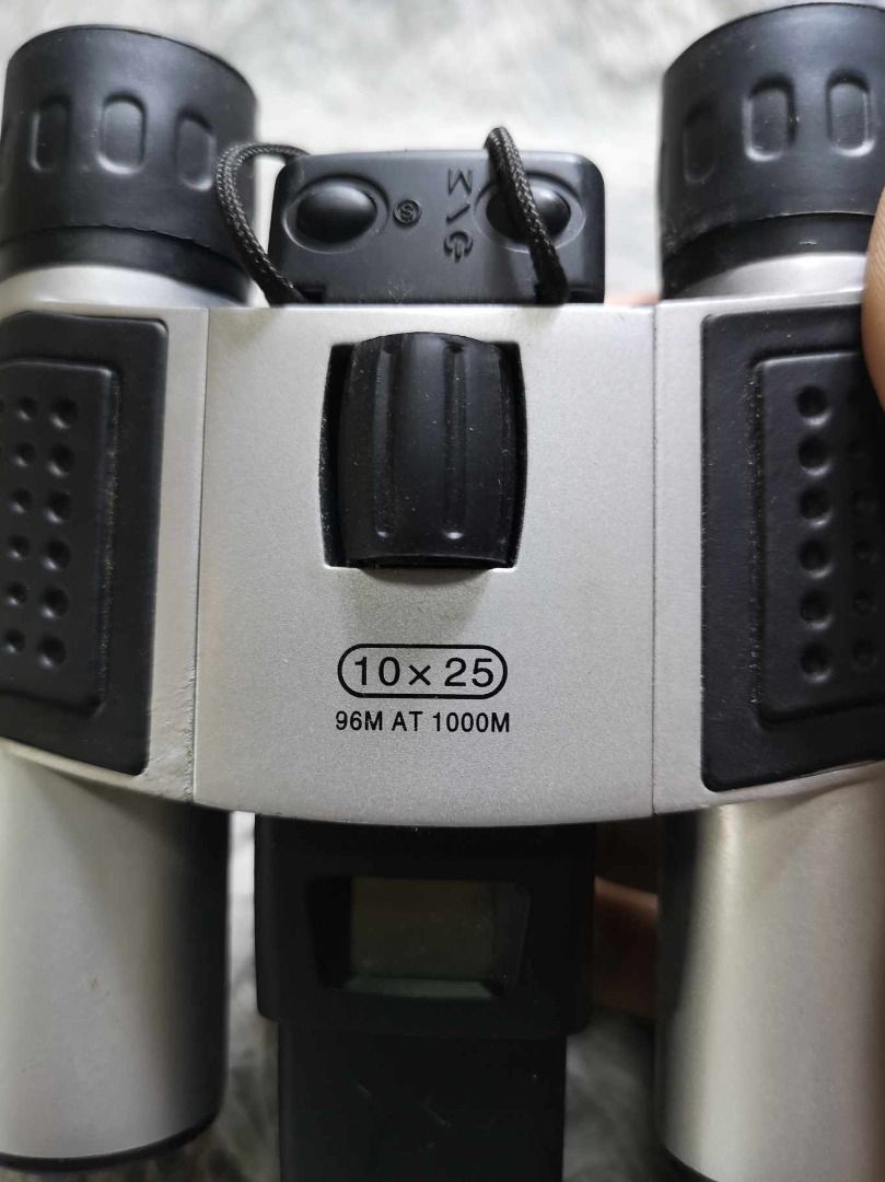 Silver Black Field Binocular (Category: Lens & Kits) located in Santa Cruz. Submitted by jmy_surplus.2 (Listing ID 1342218632, Image 2). Description: Size ; L - 14cm W - 11cm Color ; Silver Black Type ; Binocular Brand ; No Brand Material ; Plastic Metal Style ; Silver Black Field Binocular LG 97 JMY 4.