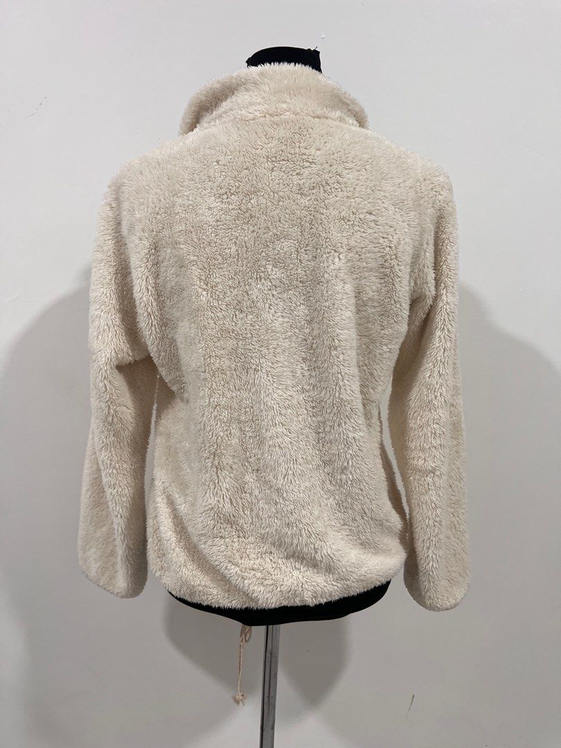 Uniqlo Furry Jacket (Off White) (Category: Coats, Jackets and Outerwear) located in Rizal. Submitted by ecrystalsph (Listing ID 1342304395, Image 2). Description: 📍Size: can fit up to M-L 📍Click each photo to see the details 📍No return, no exchange 📍Color may vary due to lighting 𝙼𝙾𝙳𝙴 𝙾𝙵 𝙿𝙰𝚈𝙼𝙴𝙽𝚃: Bank Method or GCash 📍Rizal .