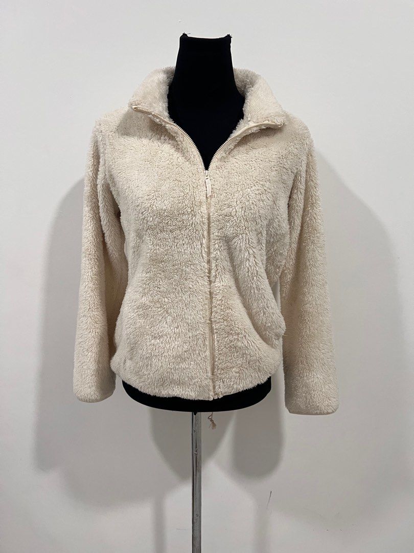 Uniqlo Furry Jacket (Off White) (Category: Coats, Jackets and Outerwear) located in Rizal. Submitted by ecrystalsph (Listing ID 1342304395, Image 1). Description: 📍Size: can fit up to M-L 📍Click each photo to see the details 📍No return, no exchange 📍Color may vary due to lighting 𝙼𝙾𝙳𝙴 𝙾𝙵 𝙿𝙰𝚈𝙼𝙴𝙽𝚃: Bank Method or GCash 📍Rizal .