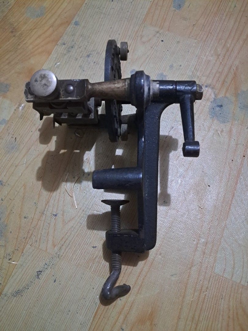 Vintage glass cutter (Category: Craft Supplies & Tools) located in Davao. Submitted by rbjuvyreyn18879 (Listing ID 1342263986, Image 1). Description: original vintage glass cutter.made in australia..not familiar to use it.never been used since arrived.