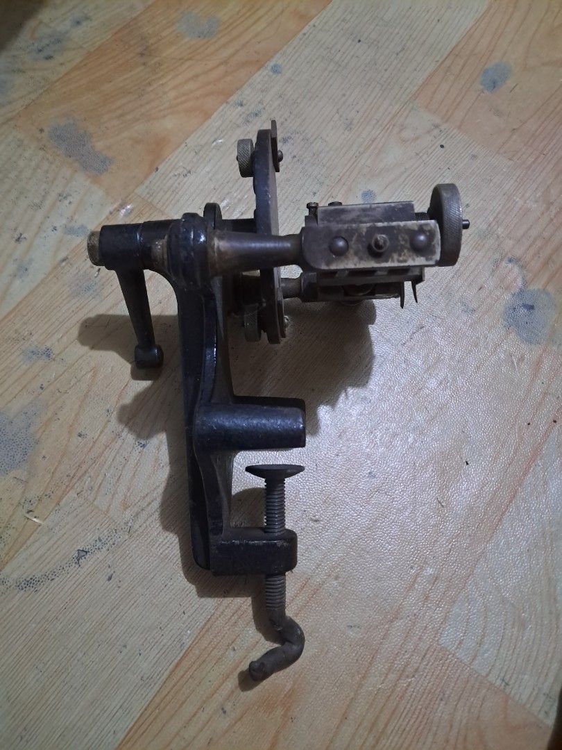 Vintage glass cutter (Category: Craft Supplies & Tools) located in Davao. Submitted by rbjuvyreyn18879 (Listing ID 1342263986, Image 2). Description: original vintage glass cutter.made in australia..not familiar to use it.never been used since arrived.