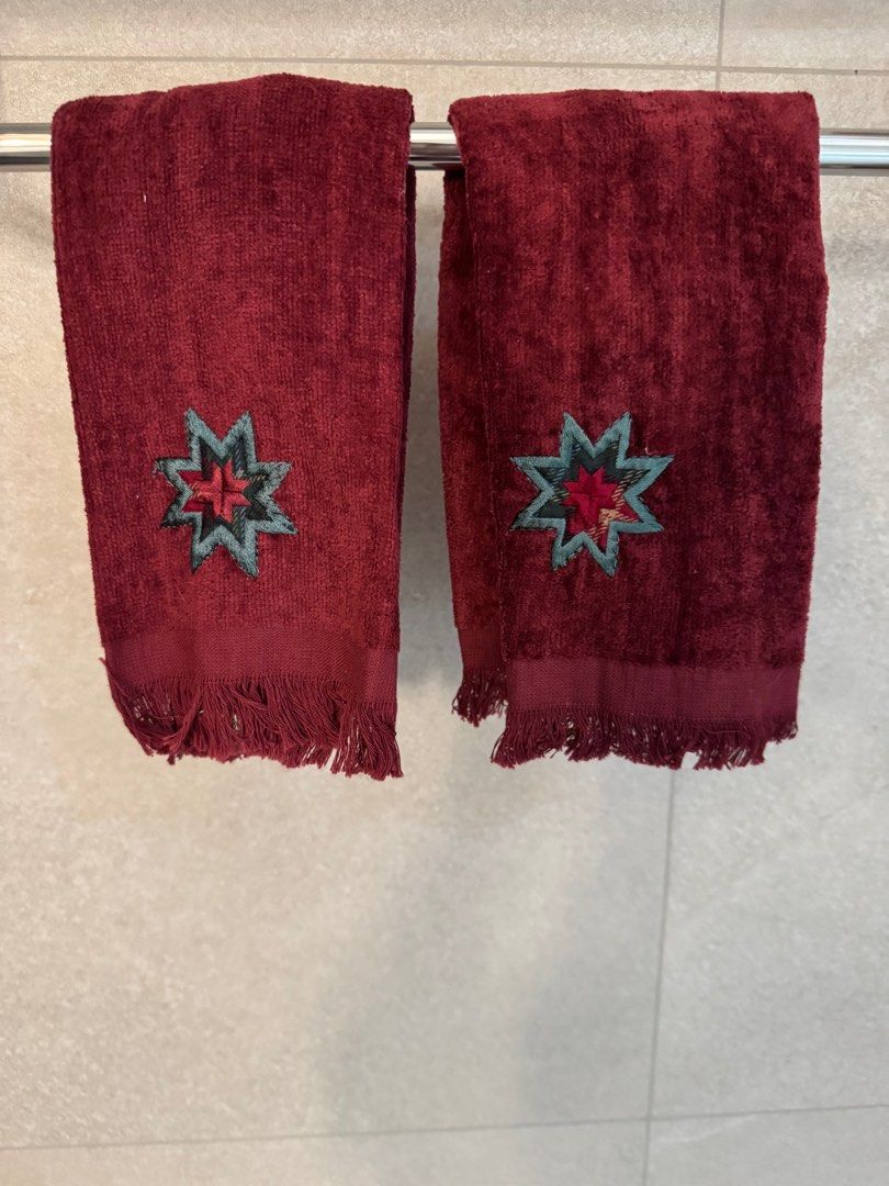 Xmas Bath and hand towels (Category: Towels, Napkins & Holders) located in Quezon City. Submitted by tinylee60 (Listing ID 1342270618, Image 2). Description: Christmas bath towels 800/pc hand towels 500/pc Finger tip towel 350/pc Rfs- too many towels For faster transaction Text 09177921088 .