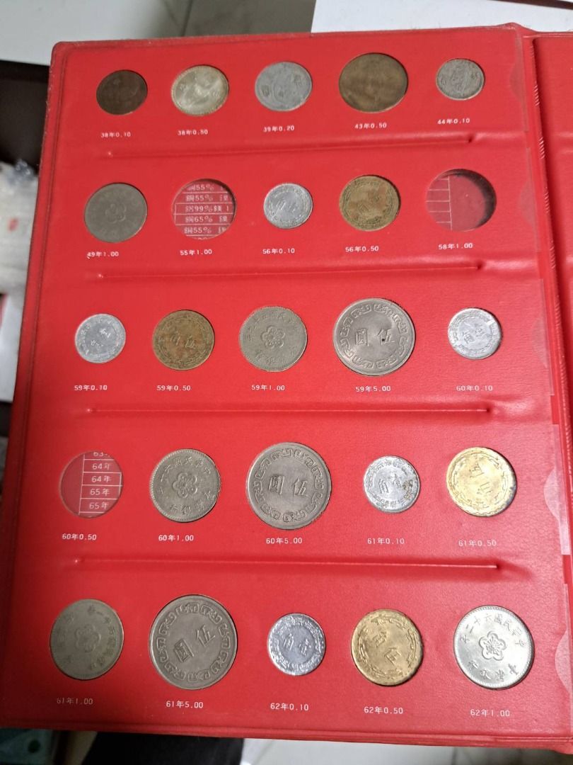 出清收藏早期民國38-70年硬幣收集冊, 書籍、休閒與玩具, 收藏、紀念品, 錢幣、紙鈔在旋轉拍賣