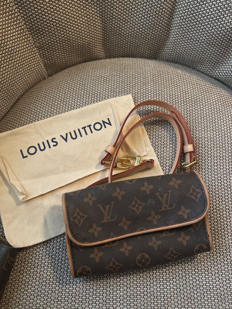 Auth Louis Vuitton Twin Pochette Monogram (Category: Luxury Bags & Wallets) located in Taguig. Submitted by hersheykylie (Listing ID 1342391389, Image 1). Description: Authentic Louis Vuitton Bought in Singapore (5 years ago) No more receipt No more box Sign of usage inside the bag which is normal. Has been restored (the vintage restore in Makati) Slight nego for sure buyers only! Moving out rn, please expect late replies. Same day delivery only 