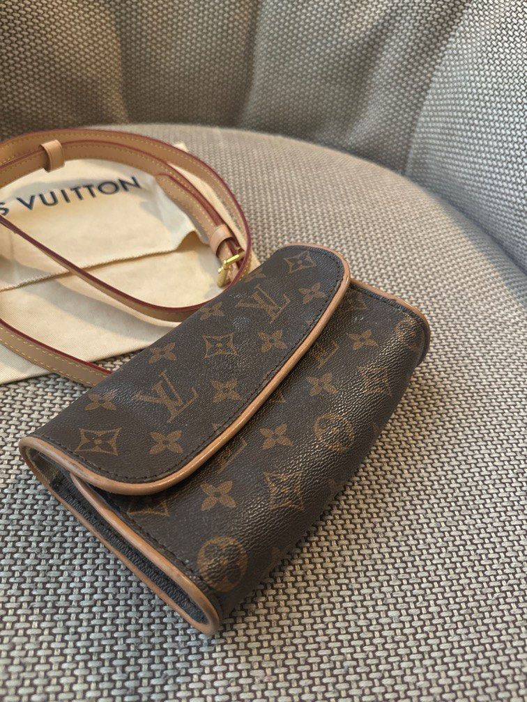 Auth Louis Vuitton Twin Pochette Monogram (Category: Luxury Bags & Wallets) located in Taguig. Submitted by hersheykylie (Listing ID 1342391389, Image 3). Description: Authentic Louis Vuitton Bought in Singapore (5 years ago) No more receipt No more box Sign of usage inside the bag which is normal. Has been restored (the vintage restore in Makati) Slight nego for sure buyers only! Moving out rn, please expect late replies. Same day delivery only 