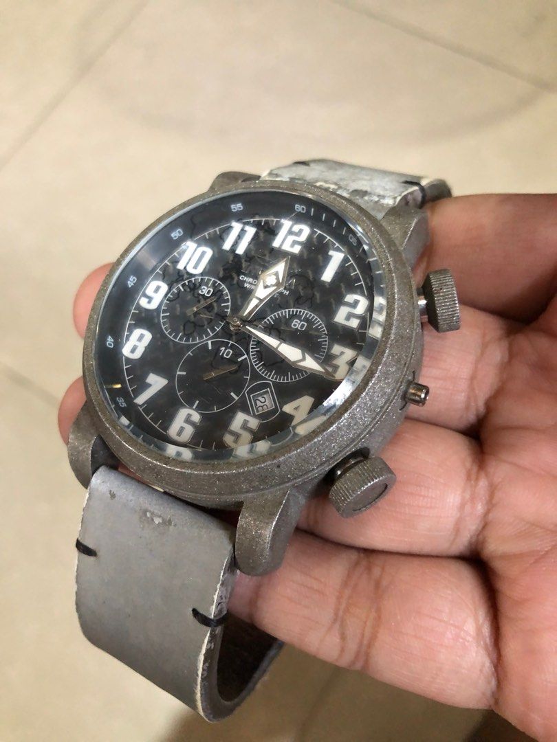 Authentic Invicta Big Pilot’s Watch (Category: Men's Watches) located in Manila. Submitted by bartt1 (Listing ID 1342413872, Image 3). Description: Authentic❕ Model number: 23092 •Japanese; Quartz movement, Caliber: VD53 •Chronograph and date Complication •52mm Case in Matte Stainless Steel •Dial material: Metal & Carbon Fiber •Water Resistant up to 100m Sold as is, just needs battery and crown replacement. Rfs: The watch is too big for my wrist,
