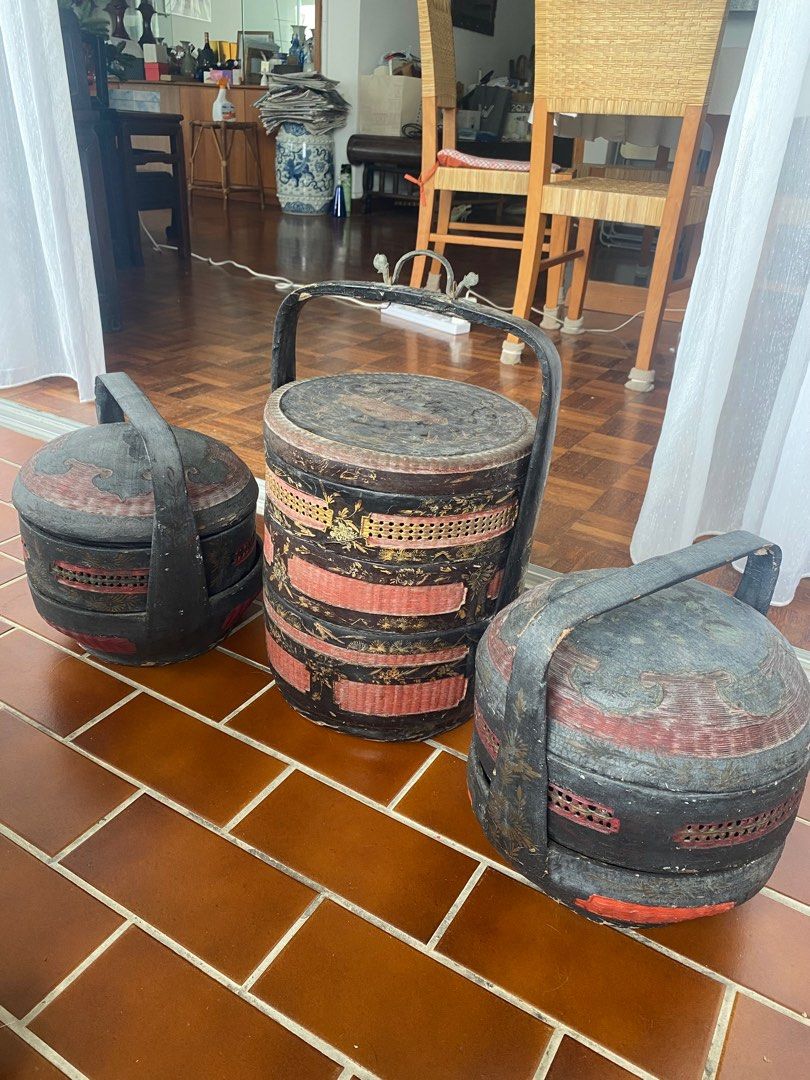 Baskets (Category: Vintage Collectibles) located in Singapore. Submitted by zahidahgr (Listing ID 1342392082, Image 3). Description: Vintage peranakan basket. Need some loving care.