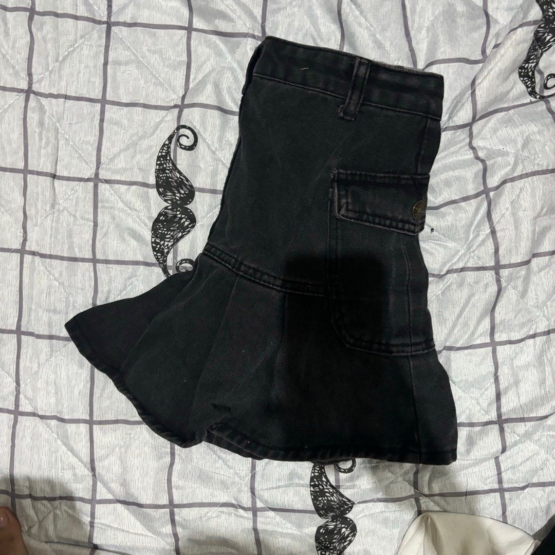 Black denim skirt (Category: Skirts) located in Quezon City. Submitted by rickaaaa (Listing ID 1342435362, Image 2). Description: black denim skirt size small (25-26 waist) no issues rfs: decluttering .