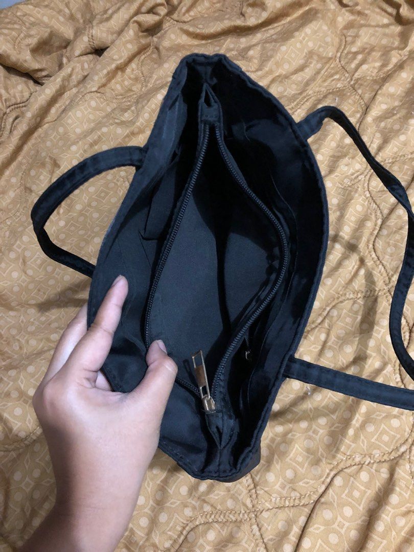 Black Nylon Tote Bag (Category: Shoulder Bags) located in Iriga City. Submitted by lovedeverything (Listing ID 1342411984, Image 2). Description: ⊹₊⟡⋆ PRELOVED BAG ⊹₊⟡⋆ 🏷️ 200.00 MOP: Gcash or Bank Transfer Location: Iriga City, Camarines Sur Shipping Courier: JNT or LBC Strictly no cancellation. Payment first basis. Shipping fee should be handled by the buyer. No to bugos buyer please! 🙏🏻🧿 #prelovedbag.