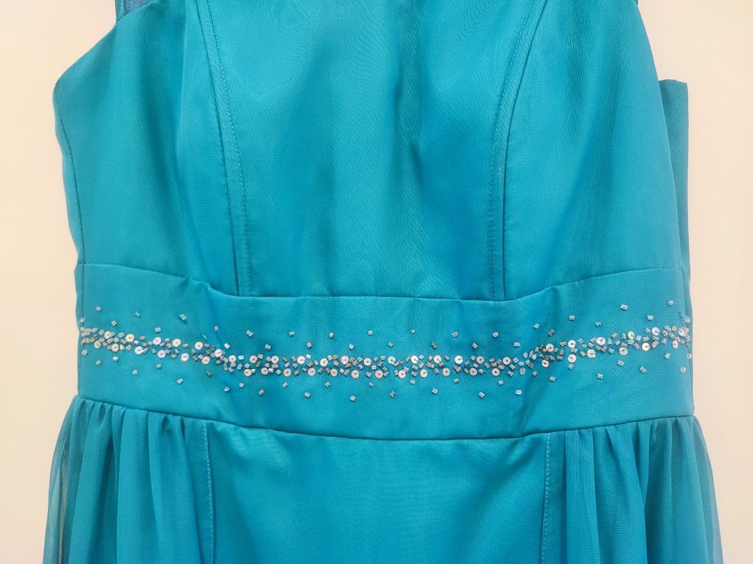 Blue green/Teal Evening Gown (Category: Evening dresses & gowns) located in Quezon City. Submitted by chicolim (Listing ID 1342429318, Image 3). Description: Used once Bought for Php 5,000 from a boutique store Fits S-M Model stats: 32-27-35 Gown measurements: 34-30-40 (widest part) Good condition RFS: not being used Price negotiable.