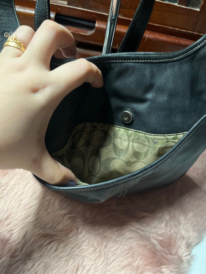 Vintage coach (Category: Luxury Bags & Wallets) located in Quezon City. Submitted by yourlittleshop_yls (Listing ID 1342497608, Image 3). Description: Vintage Black Coach Bleeker Soho Bag Double Stitching Buckle Straps Still in good condition.