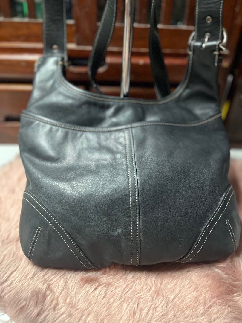 Vintage coach (Category: Luxury Bags & Wallets) located in Quezon City. Submitted by yourlittleshop_yls (Listing ID 1342497608, Image 2). Description: Vintage Black Coach Bleeker Soho Bag Double Stitching Buckle Straps Still in good condition.