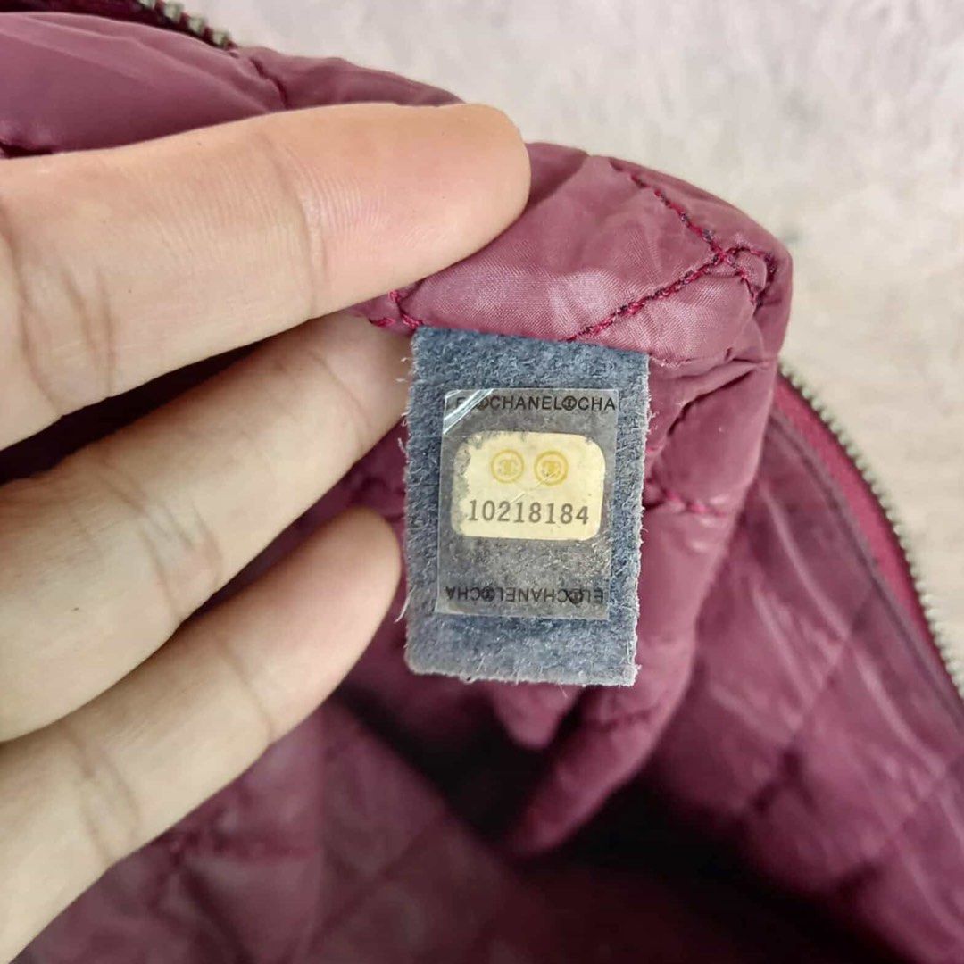 Chanel Clutch Caviar (Category: Luxury Bags & Wallets) located in Pagadian. Submitted by lightbagelyas (Listing ID 1342330721, Image 3). Description: CC Clutch Caviar Large Holo Sticker Made in France Silver Hardware Quilted Caviar Handware Burgundy Lining No issue.