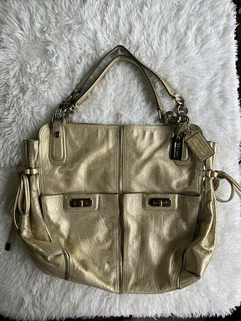 Coach Chelsea Flagship Leather Tote (Category: Luxury Bags & Wallets) located in Nagcarlan. Submitted by itsmiholai (Listing ID 1342336538, Image 1). Description: See photos! 😍.