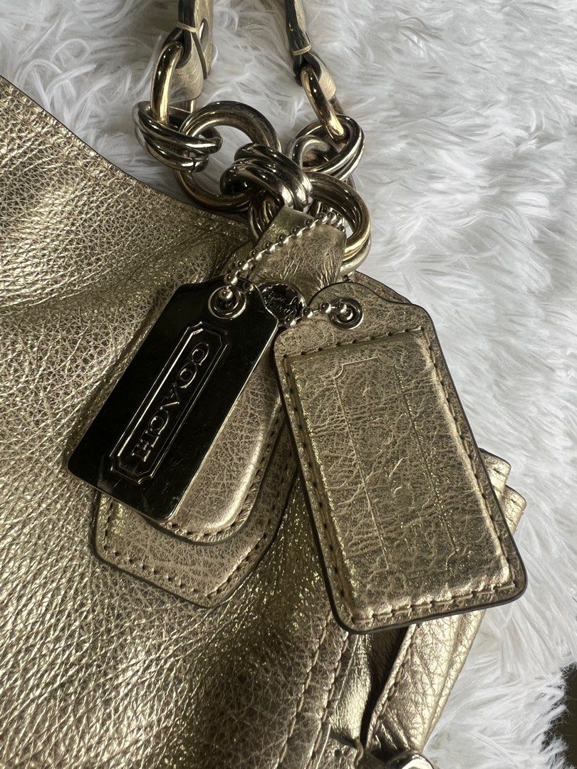 Coach Chelsea Flagship Leather Tote (Category: Luxury Bags & Wallets) located in Nagcarlan. Submitted by itsmiholai (Listing ID 1342336538, Image 2). Description: See photos! 😍.
