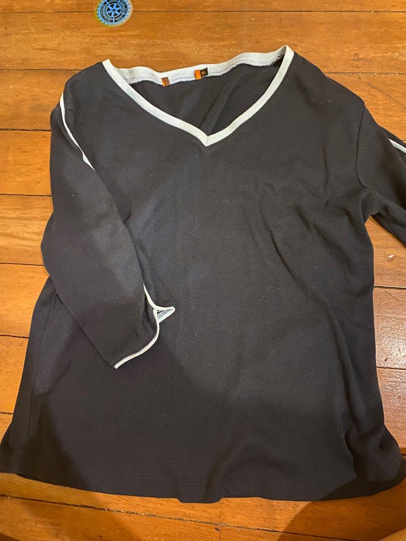 cute y2k navy blue top (Category: Longsleeves) located in Cavite. Submitted by biangsu (Listing ID 1342461596, Image 1). Description: .