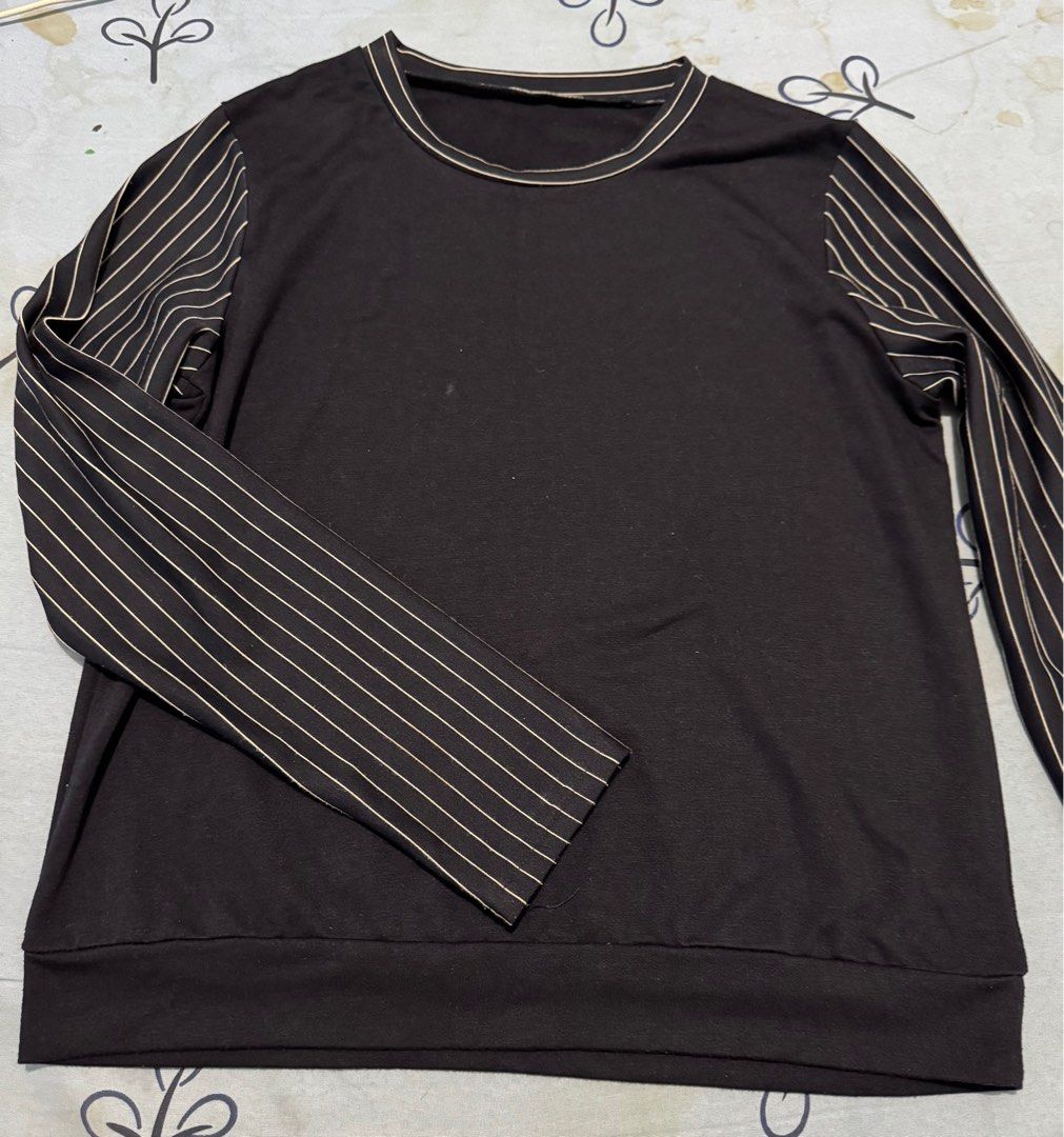 Dark blue long sleeves blouse from HK. Fits medium (Category: Blouses) located in Quezon City. Submitted by rin.potato (Listing ID 1342354054, Image 1). Description: Bought from HK. Barely used. No visible stains or damages on inspection. .
