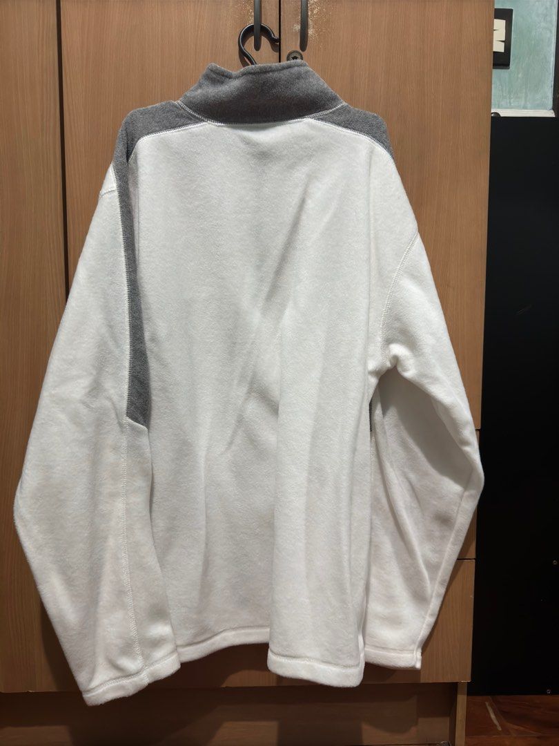 Foot locker half zip sweatshirt (Category: Coats, Jackets and Outerwear) located in Manila. Submitted by dosells (Listing ID 1342349762, Image 2). Description: Foot locker half zip sweatshirt Size: Large.