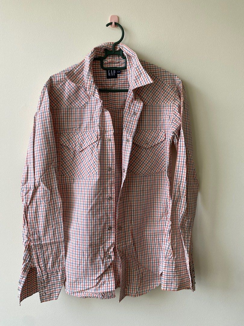 GAP Checkered (Category: Formal Shirts) located in Kuala Lumpur. Submitted by rudurapok (Listing ID 1342359534, Image 1). Description: .