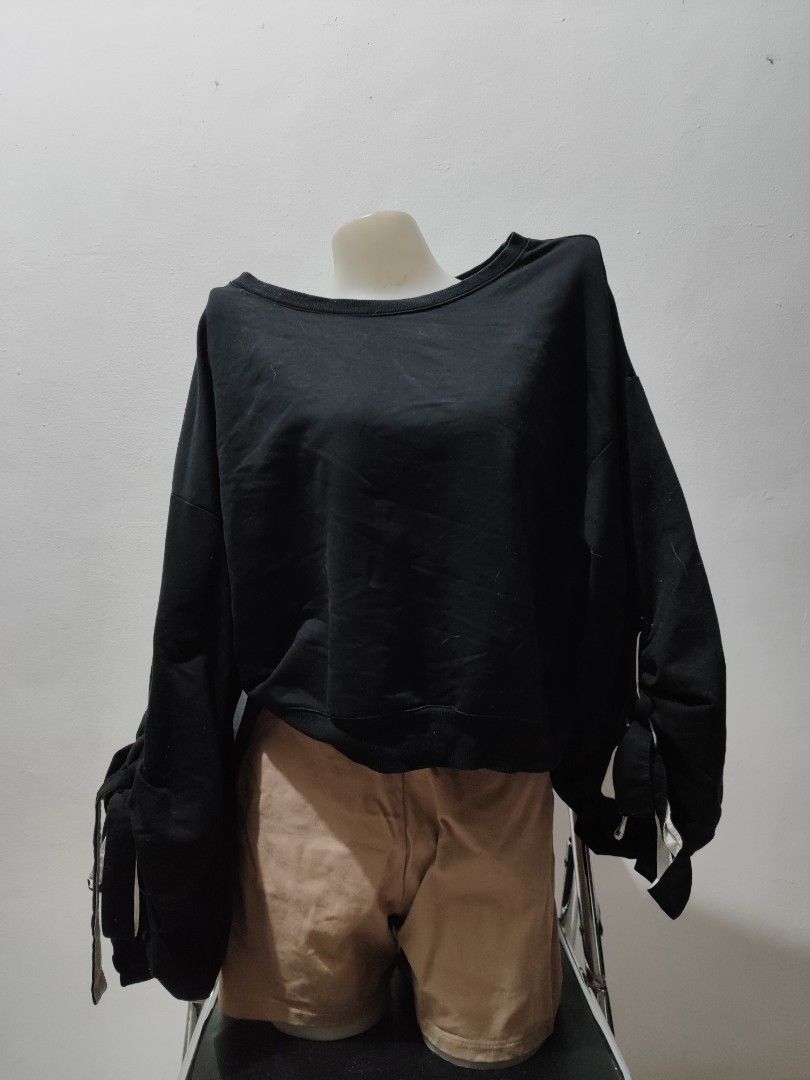 Harajuku style Longsleeves (Category: Longsleeves) located in Valenzuela. Submitted by secondhandfaerie (Listing ID 1342420863, Image 1). Description: .