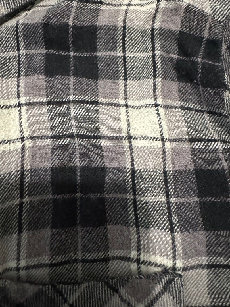 H&M Plaid long sleeves size 11-12 (Category: Babies & Kids Fashion) located in Quezon City. Submitted by rin.potato (Listing ID 1342353298, Image 3). Description: Brand is H&M. Size 11-12 on tag. No visible flaws or damages on inspection. Shoulder 14inches. Chest 17in. Sleeves 22.5. Length 23.5.