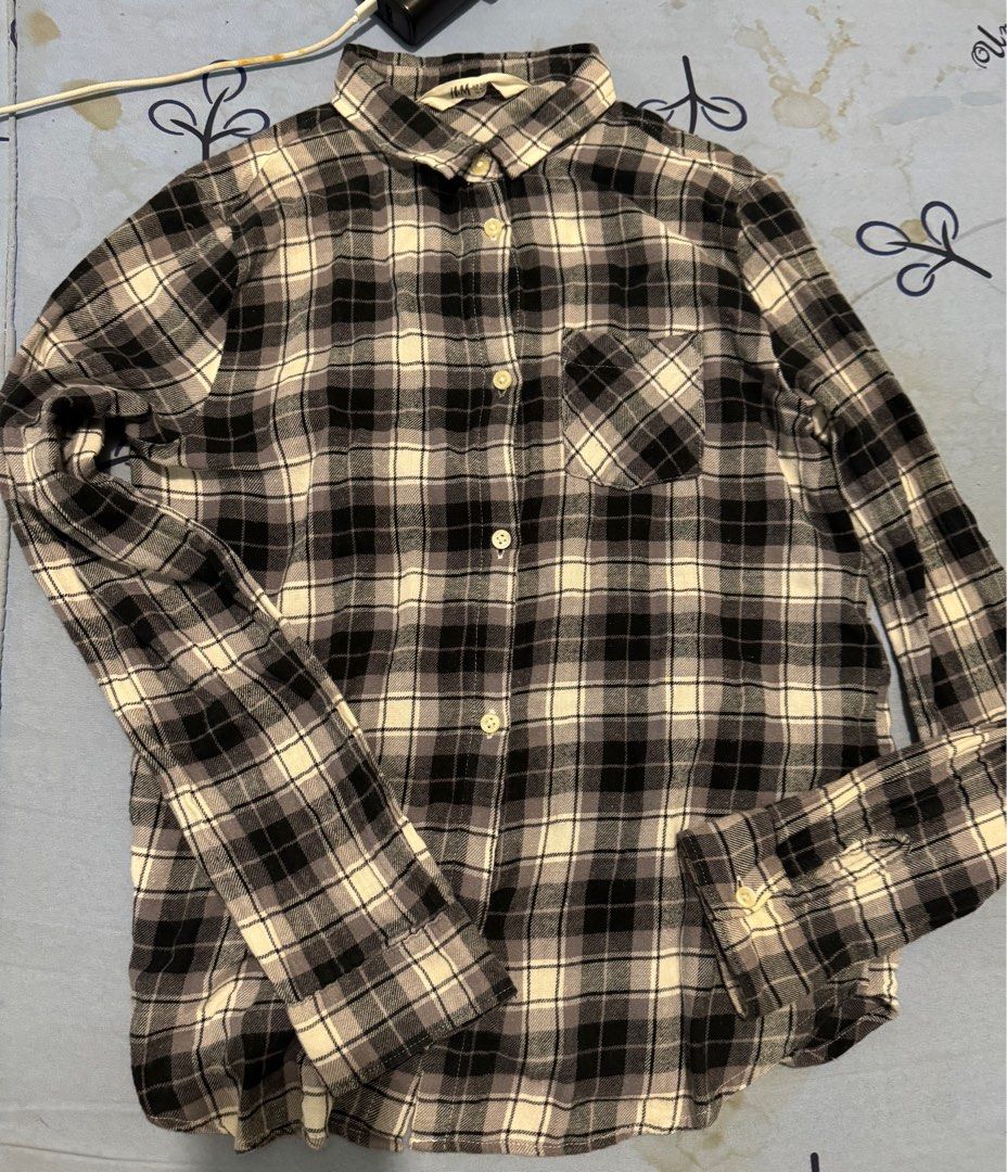 H&M Plaid long sleeves size 11-12 (Category: Babies & Kids Fashion) located in Quezon City. Submitted by rin.potato (Listing ID 1342353298, Image 1). Description: Brand is H&M. Size 11-12 on tag. No visible flaws or damages on inspection. Shoulder 14inches. Chest 17in. Sleeves 22.5. Length 23.5.
