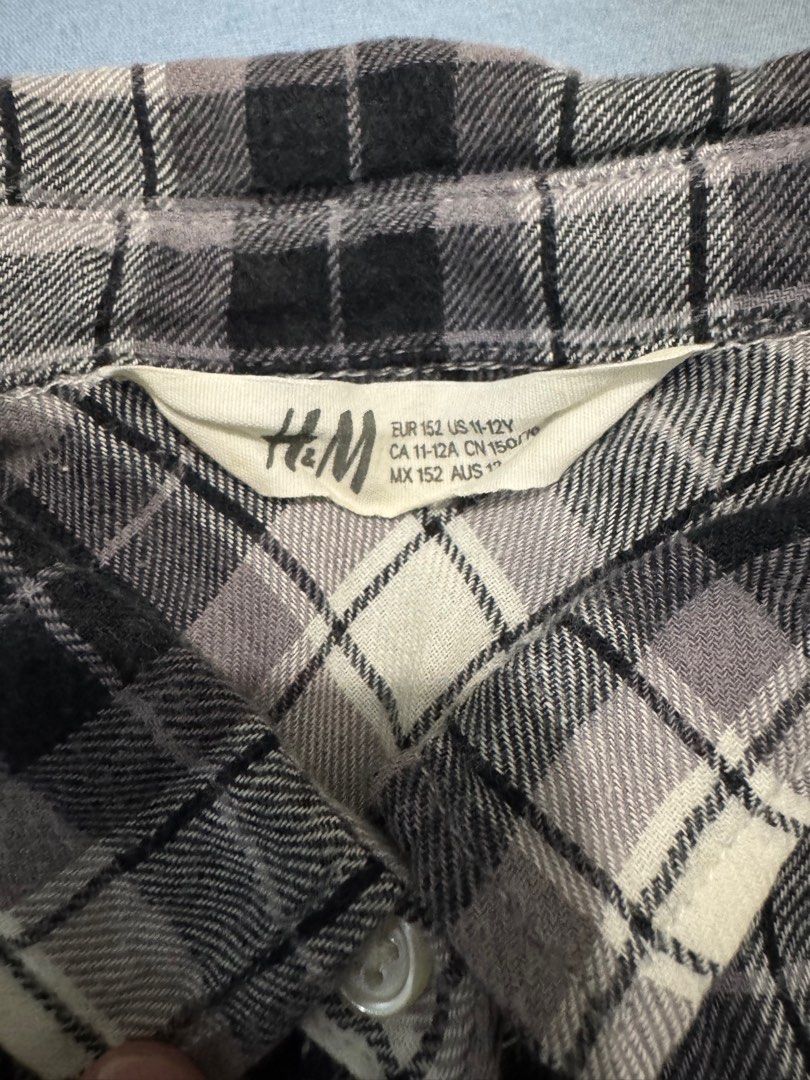 H&M Plaid long sleeves size 11-12 (Category: Babies & Kids Fashion) located in Quezon City. Submitted by rin.potato (Listing ID 1342353298, Image 2). Description: Brand is H&M. Size 11-12 on tag. No visible flaws or damages on inspection. Shoulder 14inches. Chest 17in. Sleeves 22.5. Length 23.5.