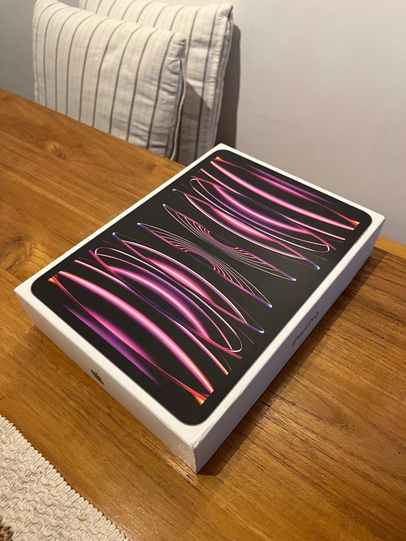iPad Pro box (Category: Laptops & Notebooks) located in Singapore. Submitted by ank_123 (Listing ID 1342470100, Image 2). Description: iPad Pro box.