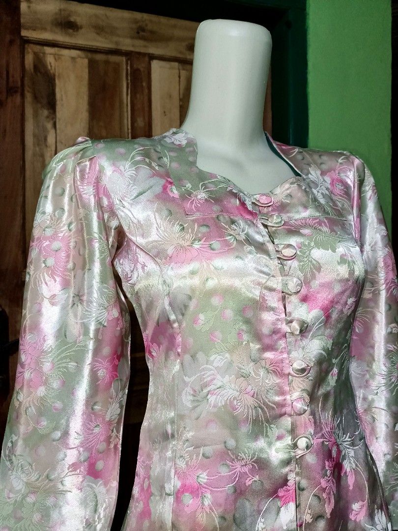 Kebaya Bunga Emboss / Kebaya Pink / Kebaya Kembangan / Kebaya Bahan ...