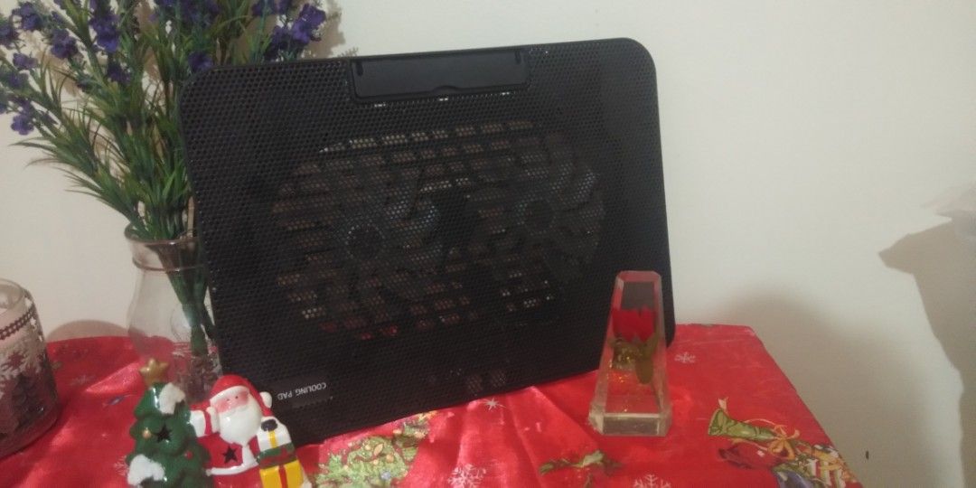 Laptop Cooling Pad / Laptop Fan / Computer Cooler (Category: Laptop Bags & Sleeves) located in Pasig City. Submitted by castlecrest (Listing ID 1342502352, Image 3). Description: Laptop Cooling Pad / Laptop Fan Cool your laptop and don't let it overheat. Get it for only 40 pesos.