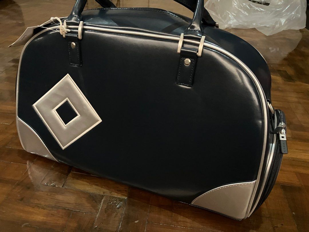 Honma Lexus Locker bag OnOff Japan (Category: Luxury Bags & Wallets) located in Manila. Submitted by wineandonl57288 (Listing ID 1342245178, Image 3). Description: NEW! OnOff Japan for Lexus Half price 😁 Japanese quality Deep Blue Locker bag with sling Quality Long zipper With sling strap Separate shoe compartment Waterproof and dirt resistant PUV .