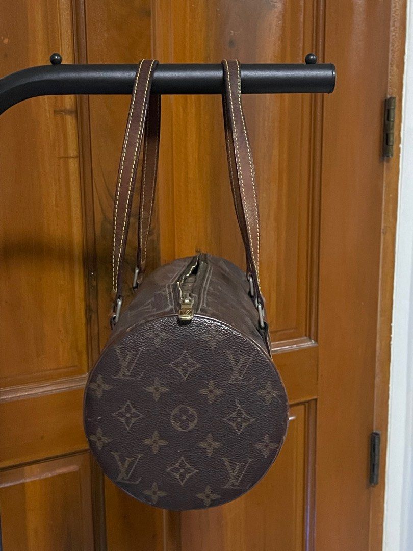 LOUIS VUITTON PAPILLON 30 MONOGRAM M51365 (Category: Luxury Bags & Wallets) located in Quezon City. Submitted by mickeyyuri_0619 (Listing ID 1342493340, Image 3). Description: ORIGINAL AUTHENTIC LOUIS VUITTON PAPILLON 30 MONOGRAM M51385 PREOWNED NO INCLUSION RFS: Zip not closing properly maybe caused by aged of the bag. .