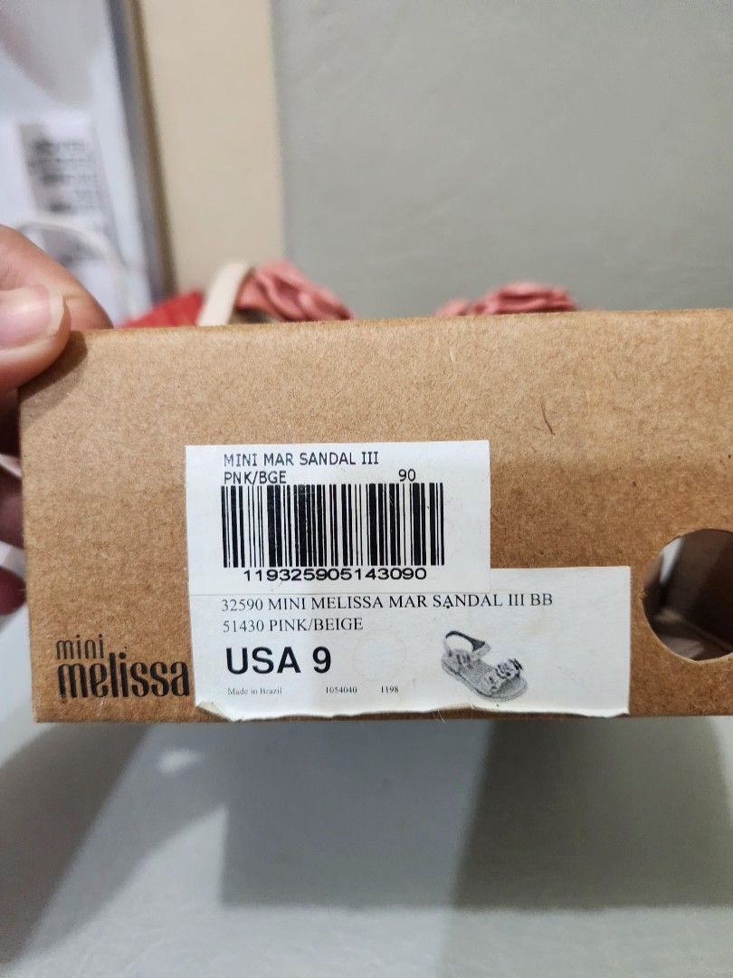 MINI MELISSA MAR SANDAL FLOWER US 9 (Category: Babies & Kids Fashion) located in Mabalacat. Submitted by xxshvnc (Listing ID 1342405252, Image 3). Description: Selling this MM Mar Sandal. Used not more than 3x. Needs slight cleaning lang due to dust. Bought brand new for 2k+. Size US 9 Rfs: di na kasya. Super ganda when worn..
