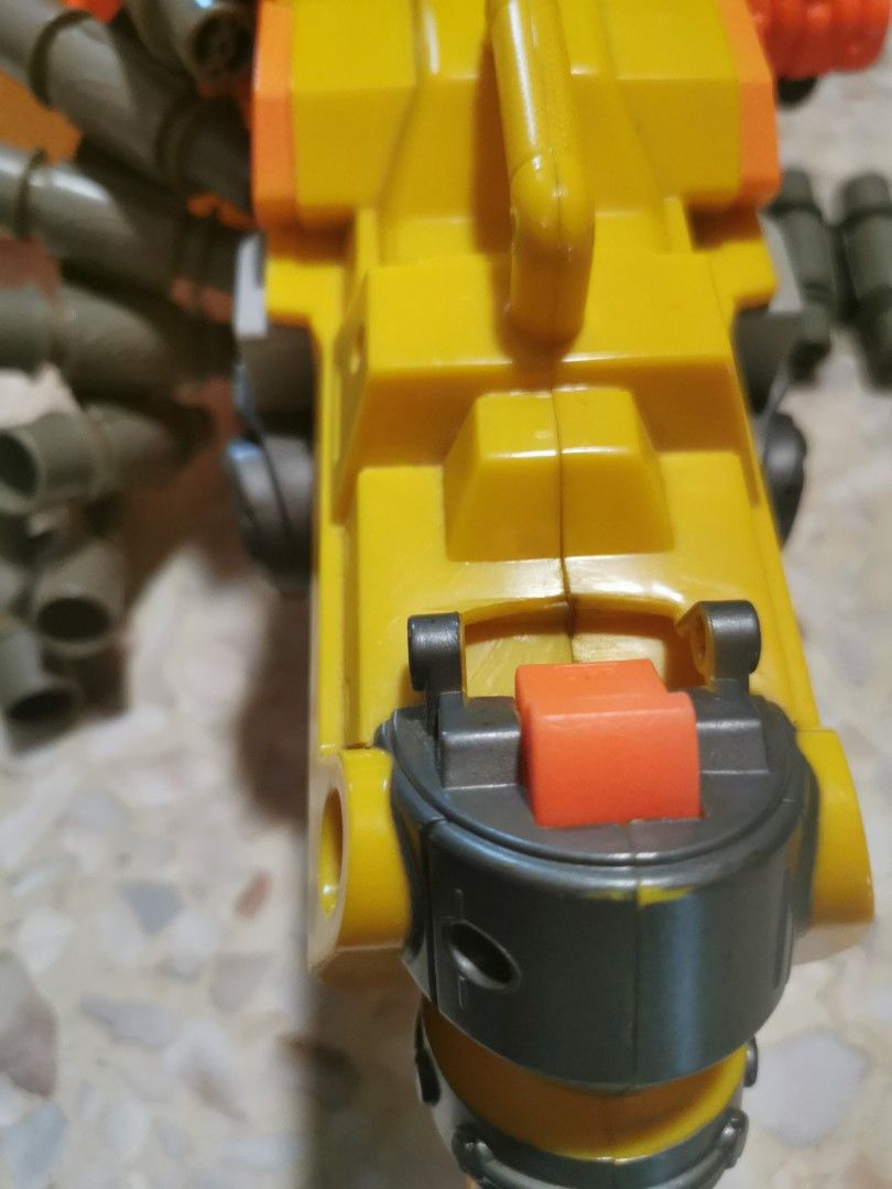 Nerf bundle (Category: Action & Battle Toys) located in Singapore. Submitted by richardtang1968 (Listing ID 1342378488, Image 6). Description: Comes with vulcan EPF-25 And a nerf phoenix and also 50+ bullets Your gain my loss.
