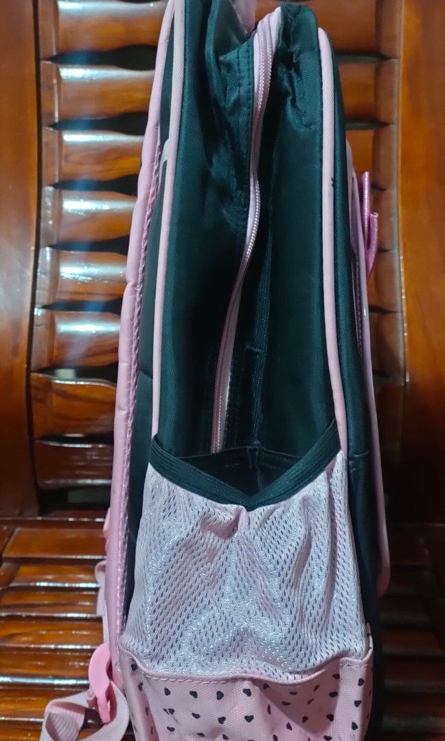 School Bagpack for Kids(Girls) (Category: Carriers & Slings) located in Cauayan City . Submitted by soloparentshop (Listing ID 1342345397, Image 2). Description: Not been used .still tag included. Good for Grade1 to 3..kasya books. matibay. from Japan surplus. gawang japan.. sigurado matibay..
