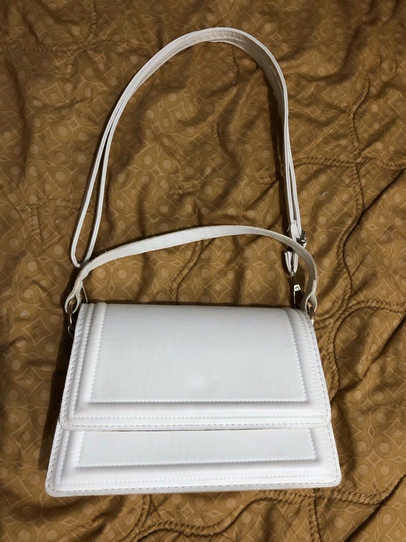 Shein White Sling Bag (Category: Sling Bags) located in Iriga City. Submitted by lovedeverything (Listing ID 1342410713, Image 1). Description: ⊹₊⟡⋆ PRELOVED BAG ⊹₊⟡⋆ 🏷️ 300.00 Brand: Shein MOP: Gcash or Bank Transfer Location: Iriga City, Camarines Sur Shipping Courier: JNT or LBC Strictly no cancellation. Payment first basis. Shipping fee should be handled by the buyer. No to bugos buyer please! 🙏🏻🧿 #prelovedbag.