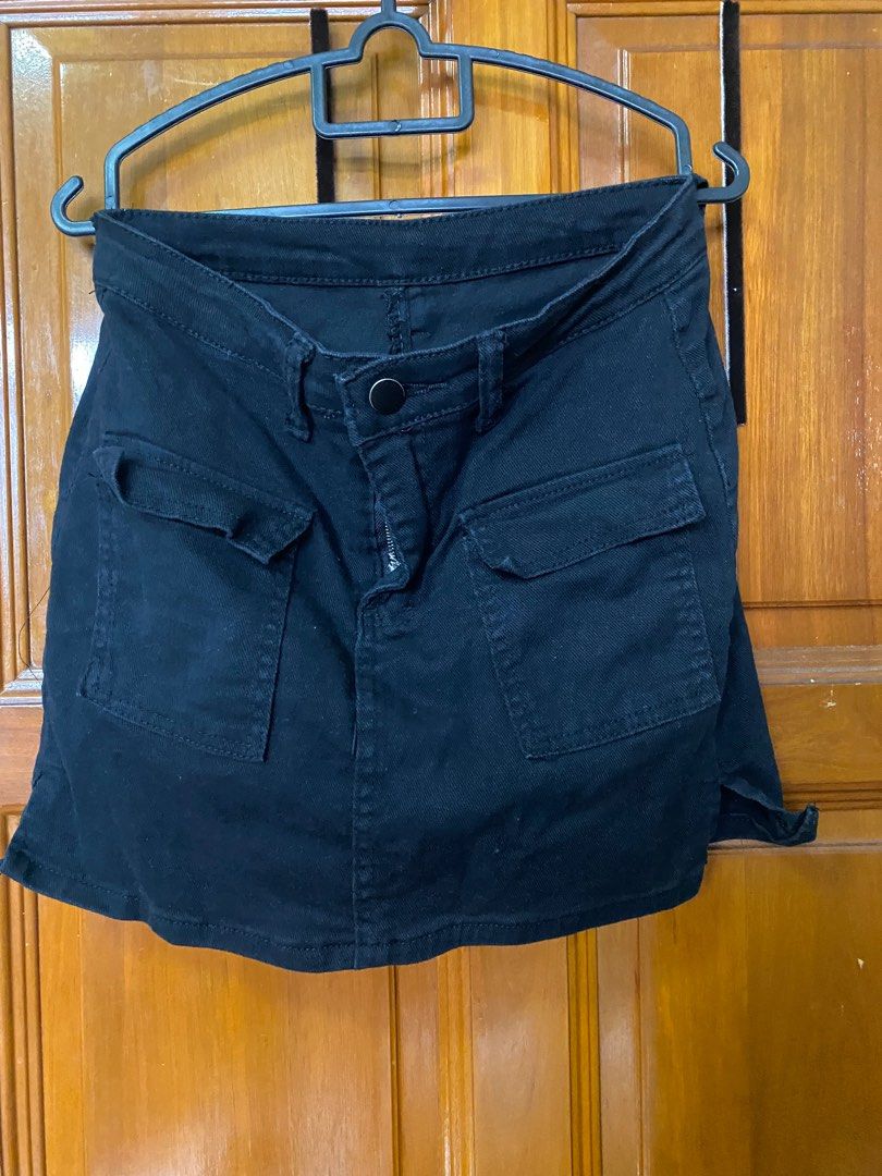 Skort (Category: Skirts) located in Singapore. Submitted by anney_1234 (Listing ID 1342437310, Image 1). Description: Size 26-27.