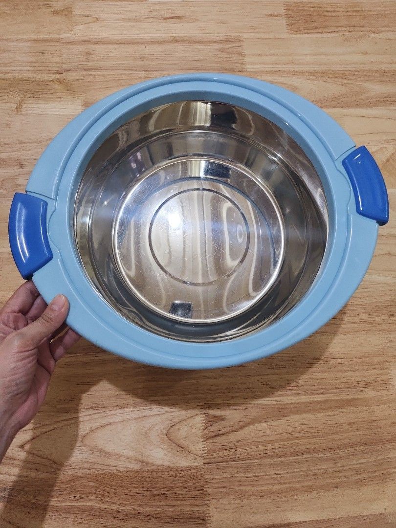 Stainless basin with extendable handle (Category: Everything Else Others) located in Quezon City. Submitted by prelovedisle.ph (Listing ID 1342416140, Image 2). Description: Preloved barely used stainless basin with extendable handle. Indit brand, made in india. Nice in actual. Pwese haluan ng kimchi. Stainless inner and plastic outer. Wysiwyg. #bluebasin #basin #foodbasin #laundrybasin.