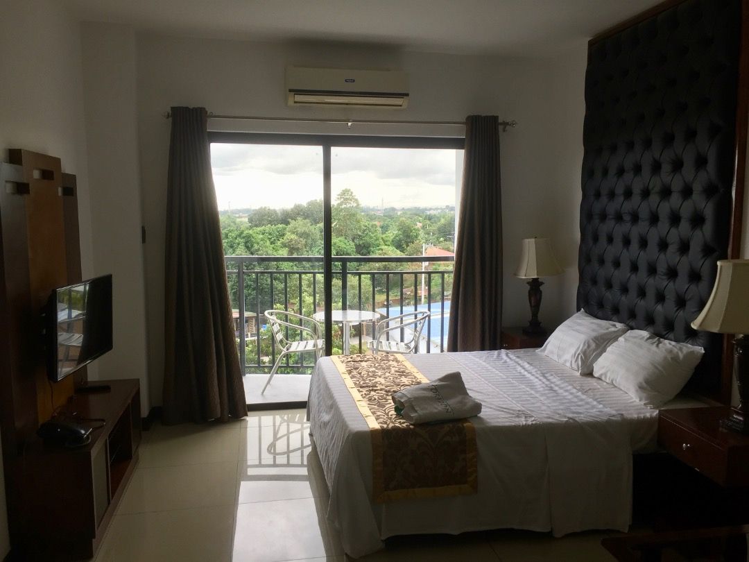 Studio with rooftop pool for rent (Category: Apartments & Condos) located in Angeles City. Submitted by manuelangeles (Listing ID 1218468510, Image 1). Description: Studio type 35 sqm approx. Horizon Tower 1, bathroom with shower and hot water, kitchen with electric stove, basic utensils, microwave and kettle, mini refrigerator, safe box, balcony with table and chair, wifi, smart TV 50" 4k ultra HD with Netflix, drinking water available in recept